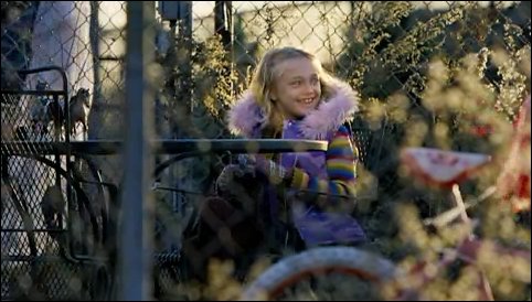 lovely-dakota-war-worlds-theatrical-trailer-10.jpg