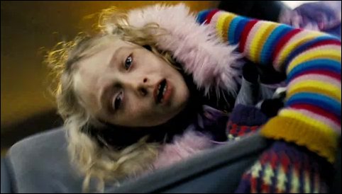 lovely-dakota-war-worlds-theatrical-trailer-23.jpg