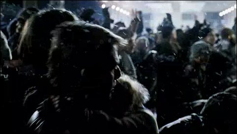 lovely-dakota-war-worlds-theatrical-trailer-24.jpg