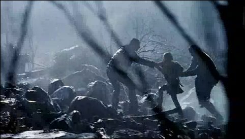 lovely-dakota-war-worlds-theatrical-trailer-30.jpg