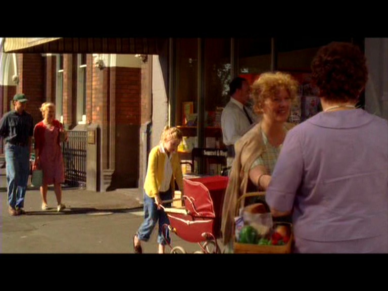 lovely-dakota-charlottes-web-dvd-henry-fussy-town-03.jpg