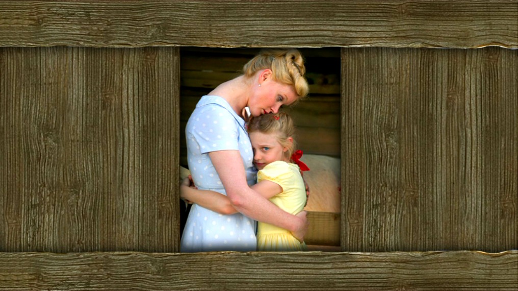 lovely-dakota-charlottes-web-dvd-farm-photo-album-18.jpg