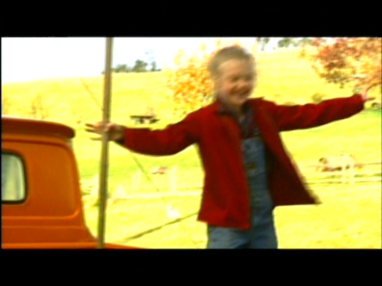 lovely-dakota-charlottes-web-dvd-gag-reel-004.jpg