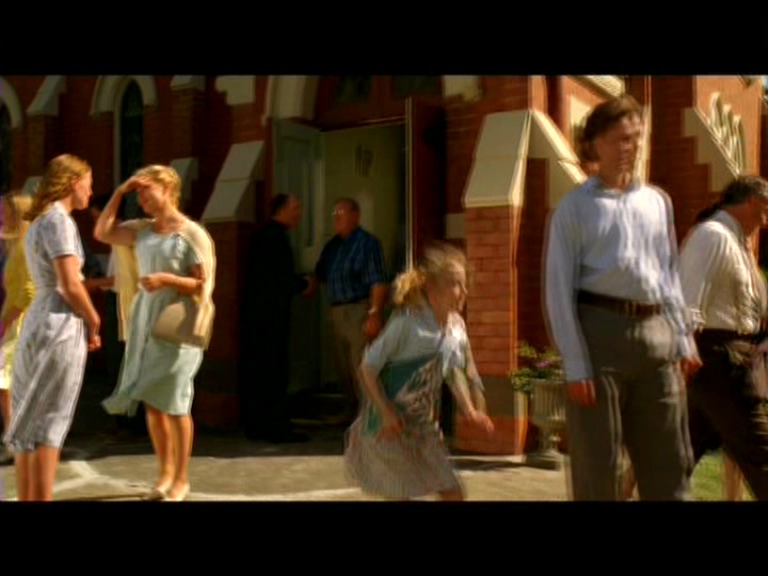 lovely-dakota-charlottes-web-dvd-gag-reel-006.jpg