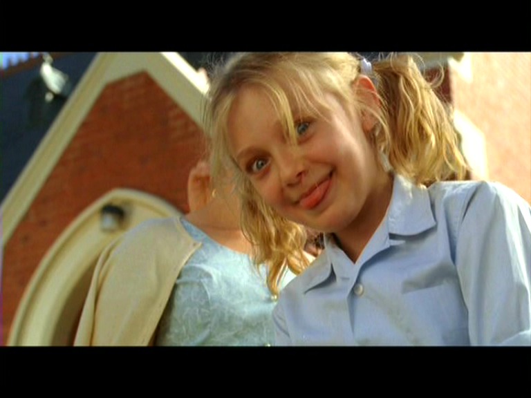 lovely-dakota-charlottes-web-dvd-gag-reel-018.jpg