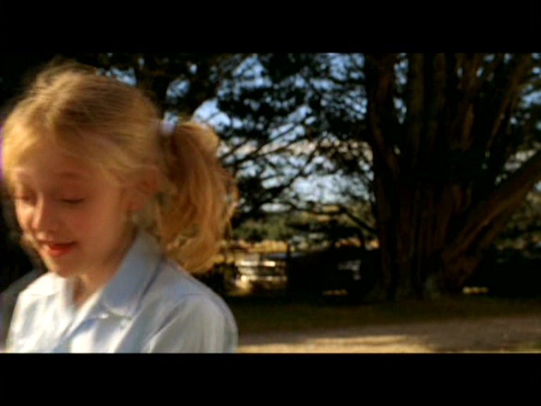 lovely-dakota-charlottes-web-dvd-gag-reel-048.jpg