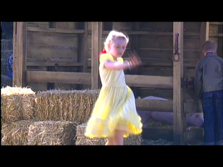lovely-dakota-charlottes-web-dvd-gag-reel-054.jpg