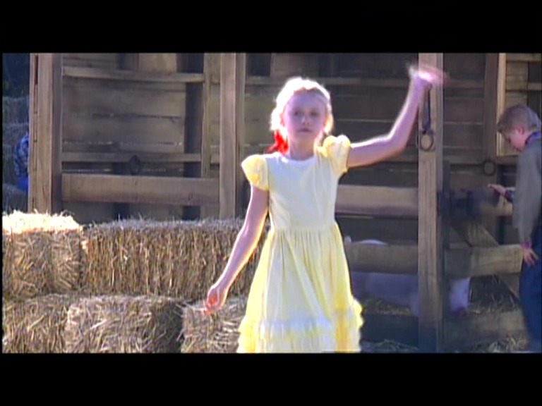 lovely-dakota-charlottes-web-dvd-gag-reel-057.jpg