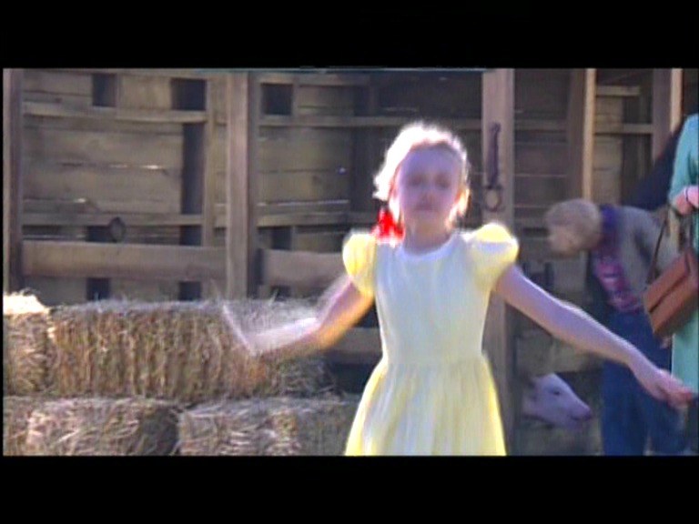 lovely-dakota-charlottes-web-dvd-gag-reel-060.jpg