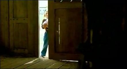 lovely-dakota-charlottes-web-teaser-24.jpg