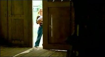 lovely-dakota-charlottes-web-teaser-25.jpg