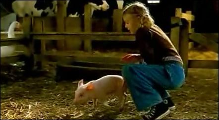 lovely-dakota-charlottes-web-teaser-34.jpg