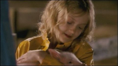 lovely-dakota-charlottes-web-trailer-51.jpg