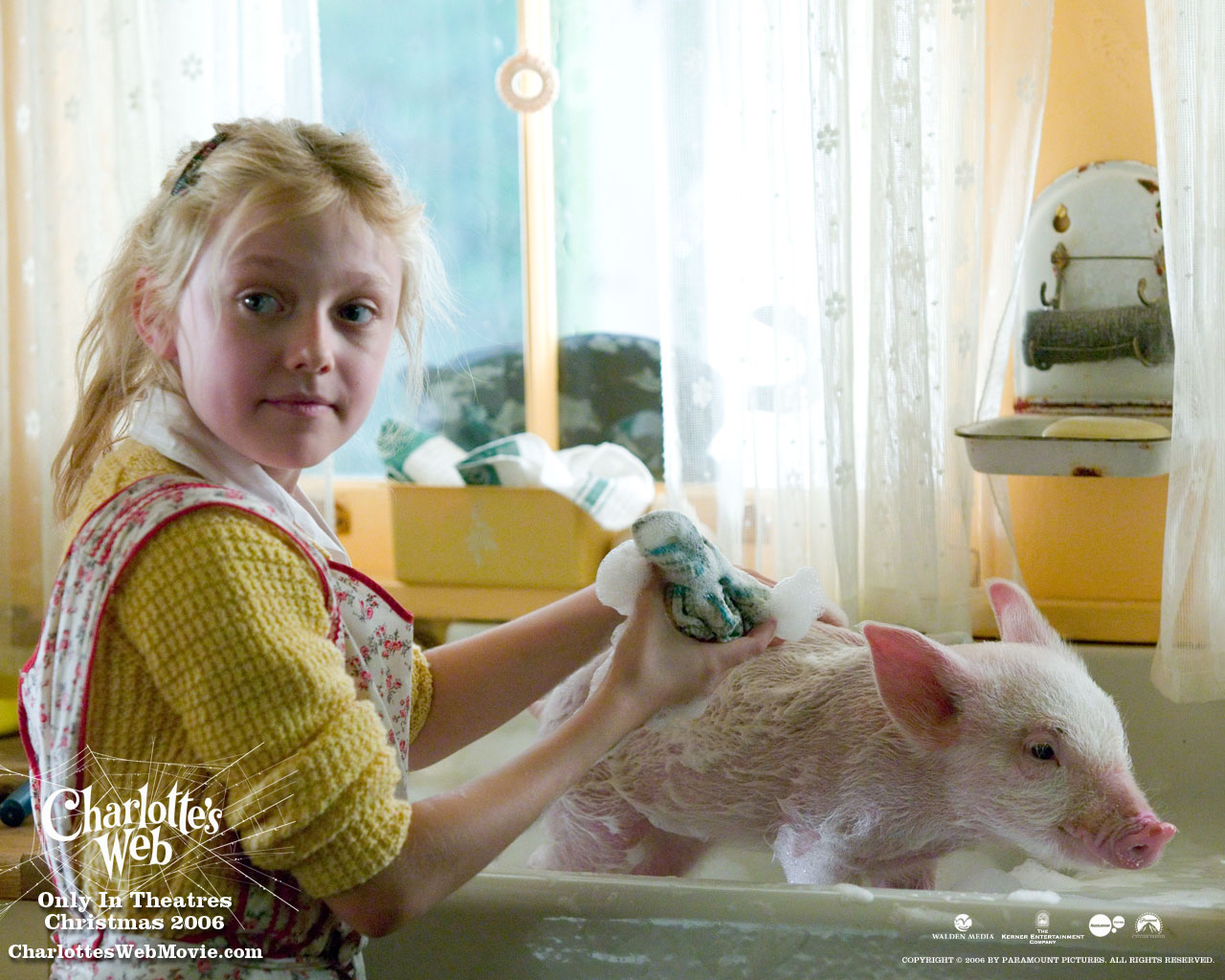 lovely-dakota-charlottes-web-wallpaper-02.jpg