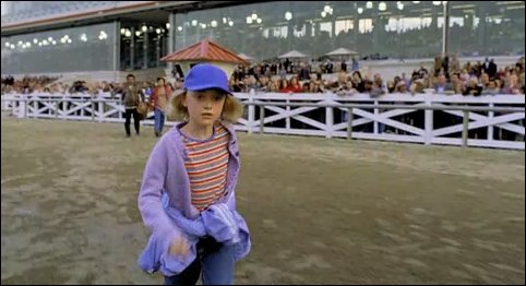lovely-dakota-dreamer-trailer-020.jpg