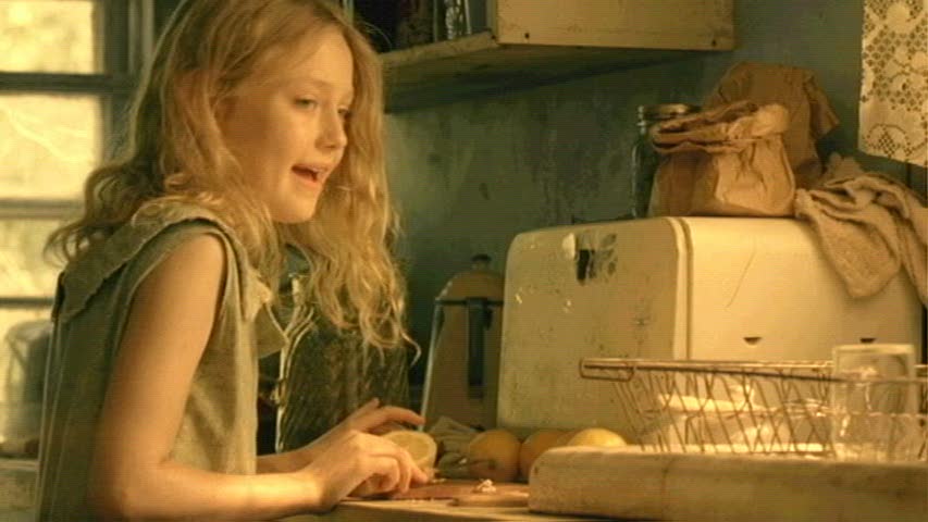 lovely-dakota-hounddog-dvd-making-of-32.jpg