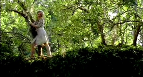 lovely-dakota-hounddog-trailer-024.jpg
