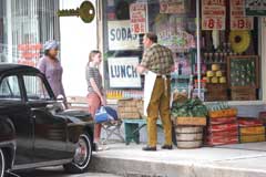 lovely-dakota-secret-life-bees-on-set-05.jpg