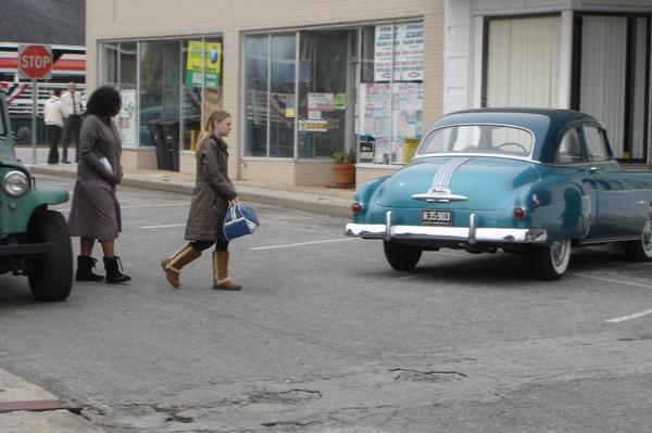 lovely-dakota-secret-life-bees-on-set-13.jpg