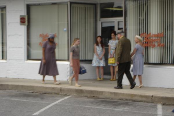 lovely-dakota-secret-life-bees-on-set-16.jpg