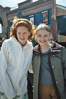 lovely-dakota-secret-life-bees-on-set-22.jpg