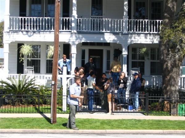 lovely-dakota-secret-life-bees-on-set-25.jpg