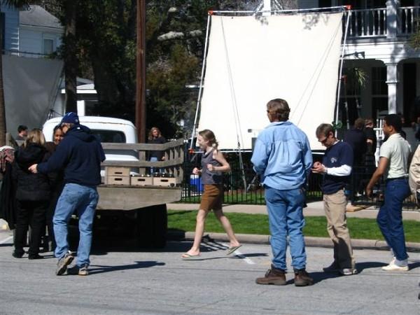lovely-dakota-secret-life-bees-on-set-26.jpg