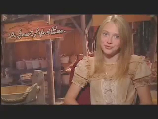 lovely-dakota-secret-life-bees-featurette-1-05.jpg