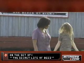 lovely-dakota-secret-life-bees-mtv-clip-15.jpg
