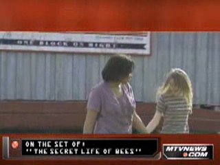 lovely-dakota-secret-life-bees-mtv-clip-17.jpg