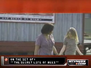 lovely-dakota-secret-life-bees-mtv-clip-18.jpg
