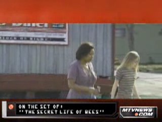 lovely-dakota-secret-life-bees-mtv-clip-21.jpg