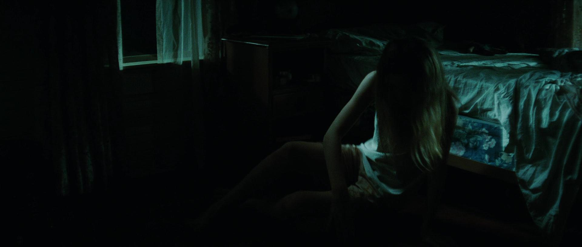 lovely-dakota-secret-life-bees-screen-capture-0036.jpg