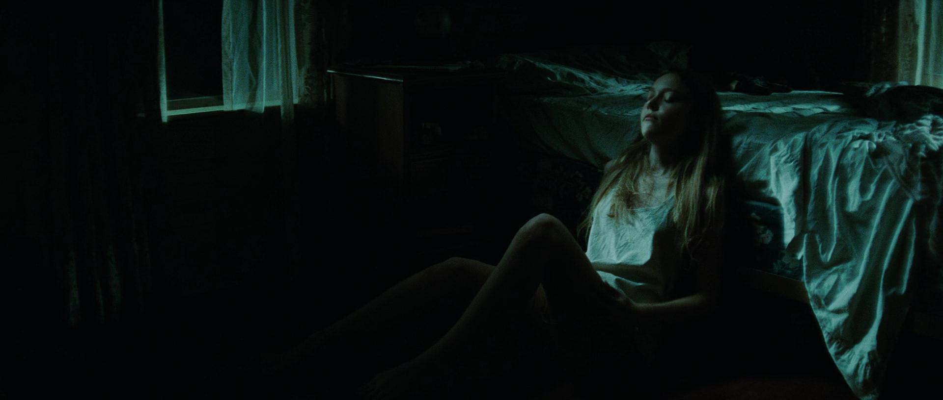 lovely-dakota-secret-life-bees-screen-capture-0037.jpg