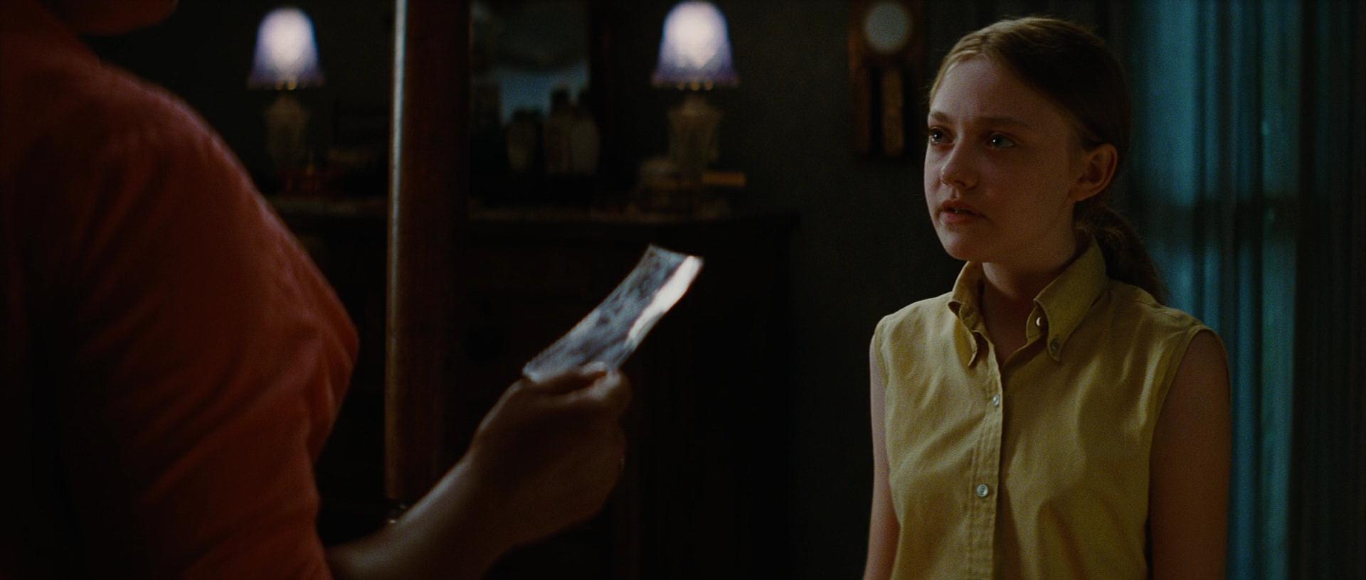 lovely-dakota-secret-life-bees-screen-capture-0912.jpg