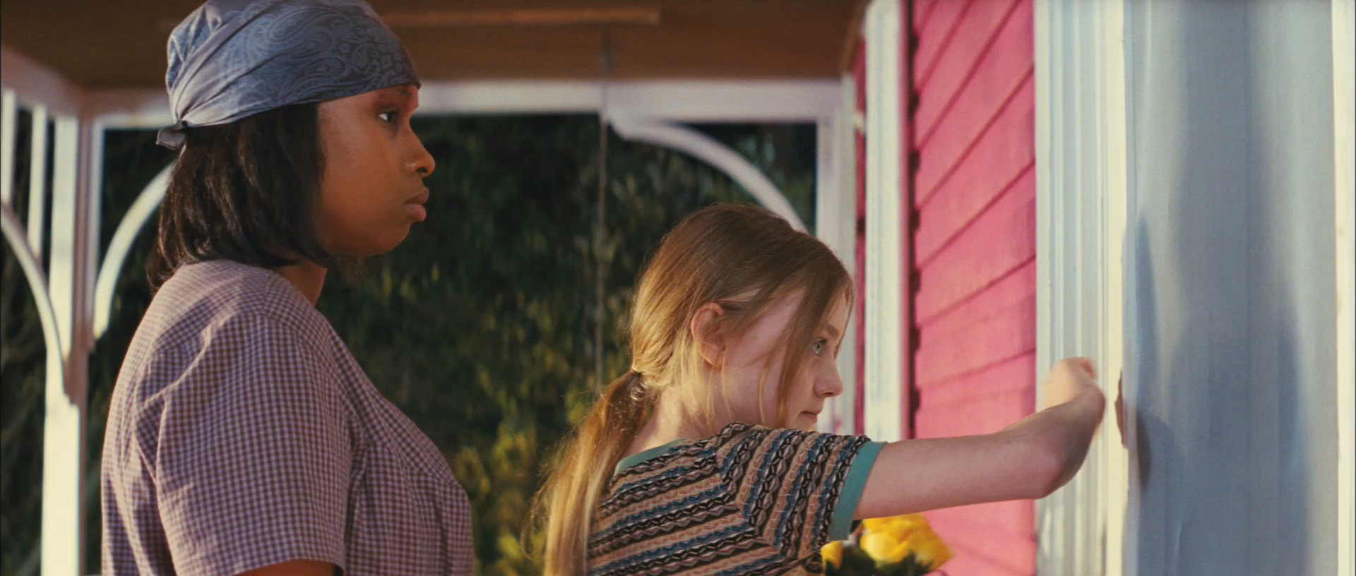 lovely-dakota-secret-life-bees-trailer-002.jpg