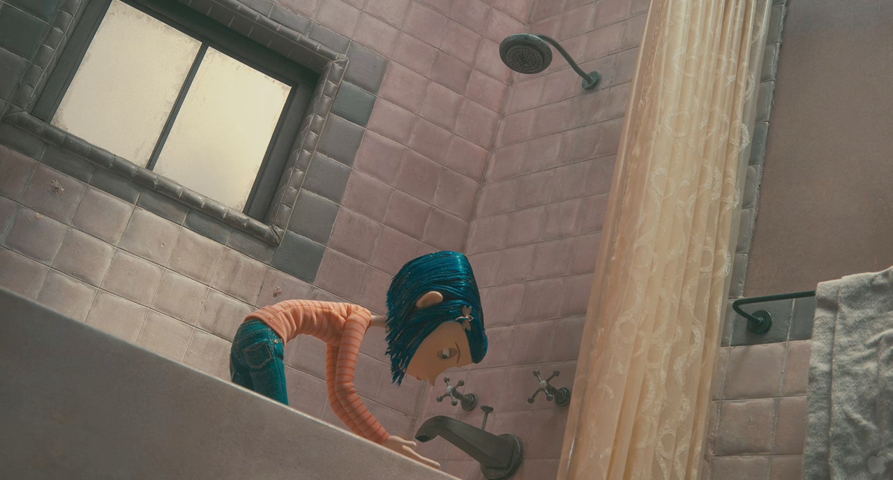lovely-dakota-coraline-trailer-22.jpg