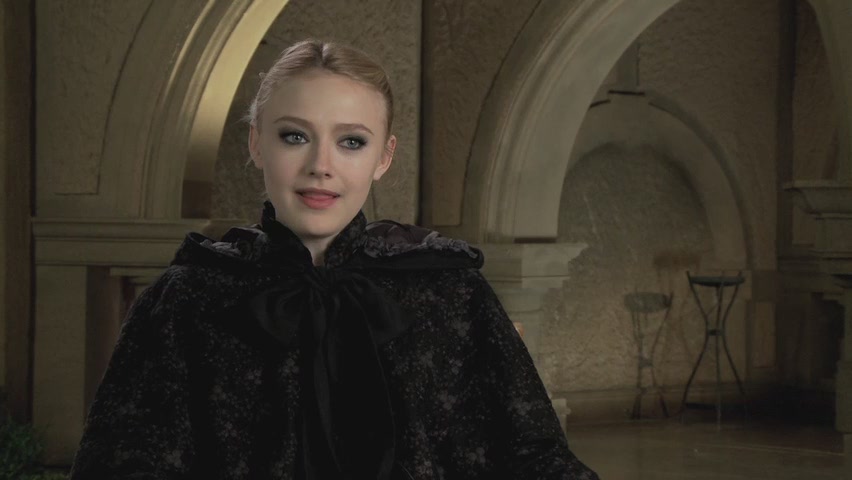 lovely-dakota-new-moon-meet-volturi-37.jpg
