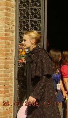 lovely-dakota-new-moon-on-set-03.jpg