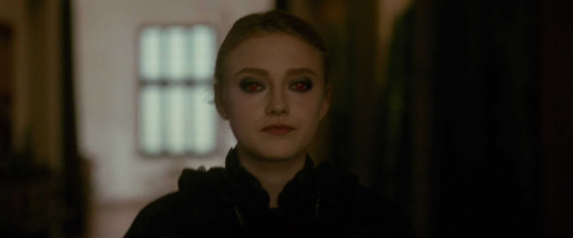 lovely-dakota-new-moon-screen-capture-02.jpg