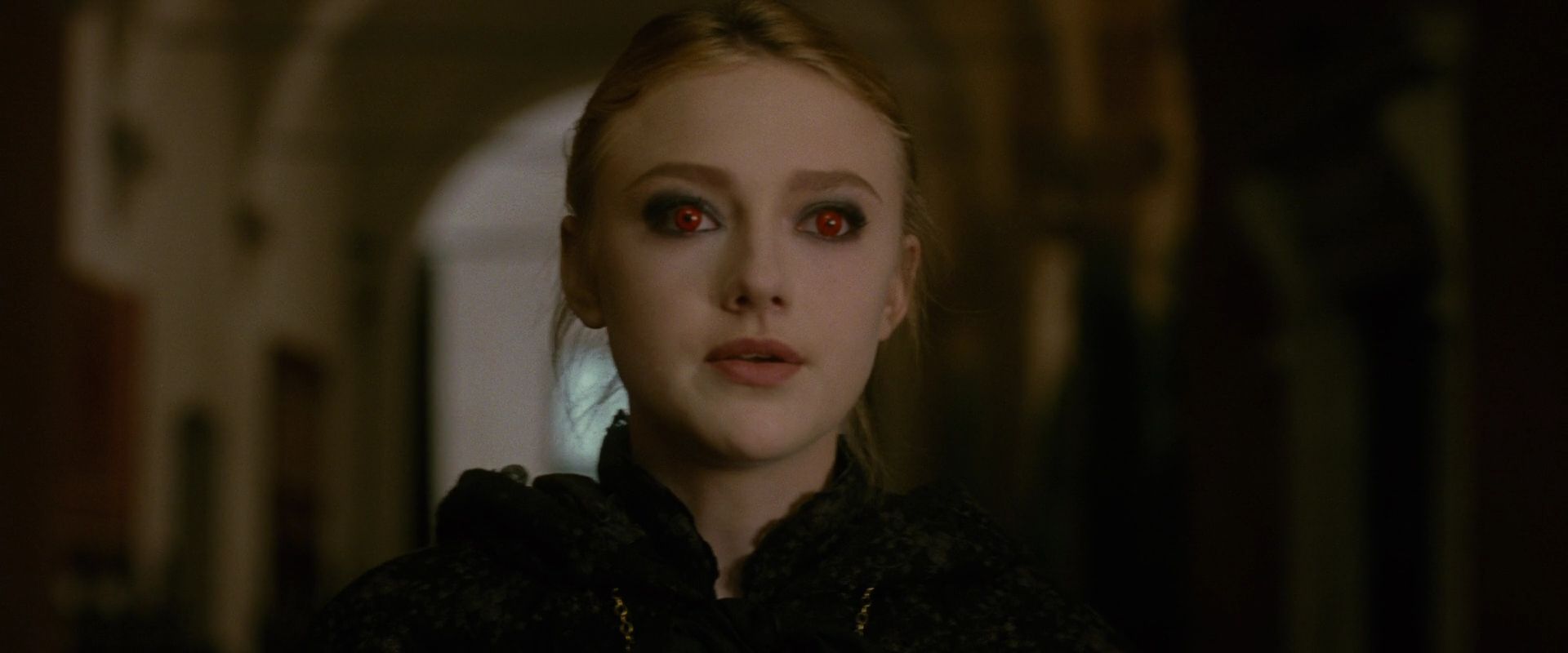 lovely-dakota-new-moon-screen-capture-04.jpg