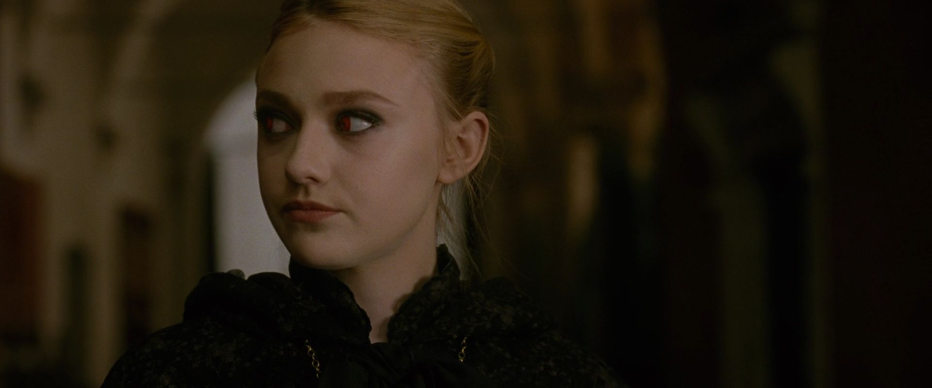 lovely-dakota-new-moon-screen-capture-06.jpg