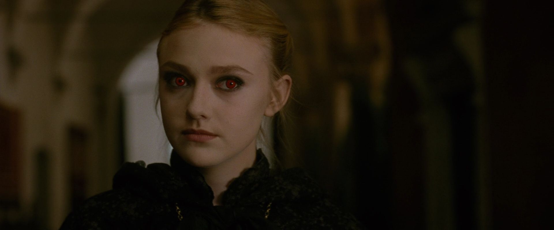 lovely-dakota-new-moon-screen-capture-08.jpg