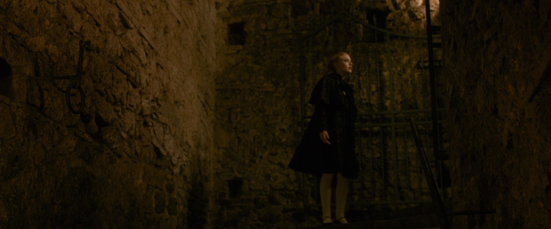 lovely-dakota-new-moon-screen-capture-12.jpg