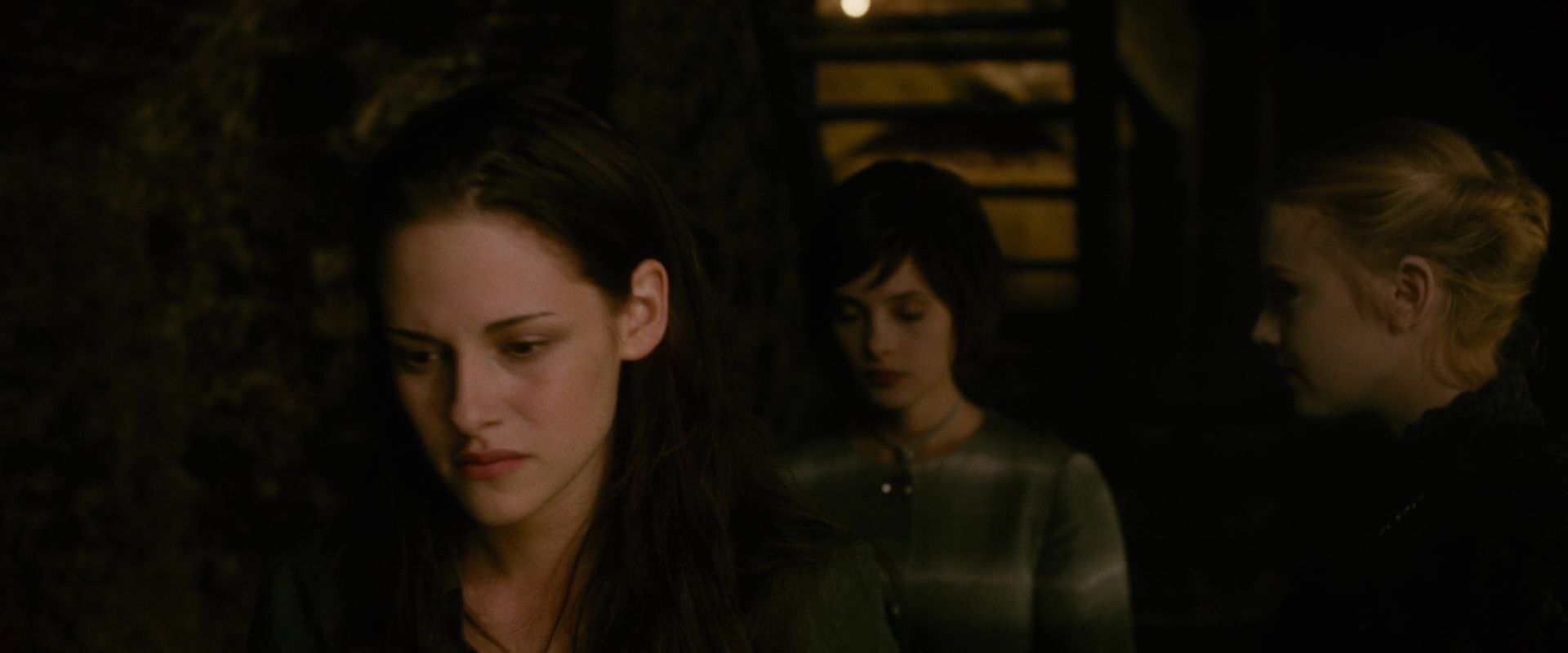 lovely-dakota-new-moon-screen-capture-16.jpg