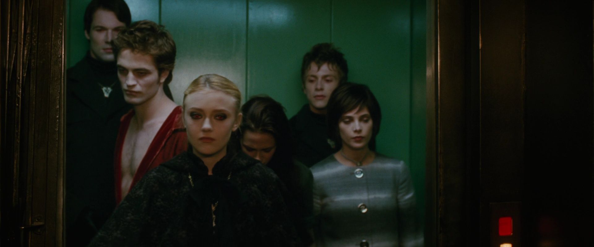 lovely-dakota-new-moon-screen-capture-18.jpg
