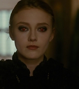 lovely-dakota-new-moon-screen-capture-03.jpg