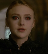 lovely-dakota-new-moon-screen-capture-04.jpg