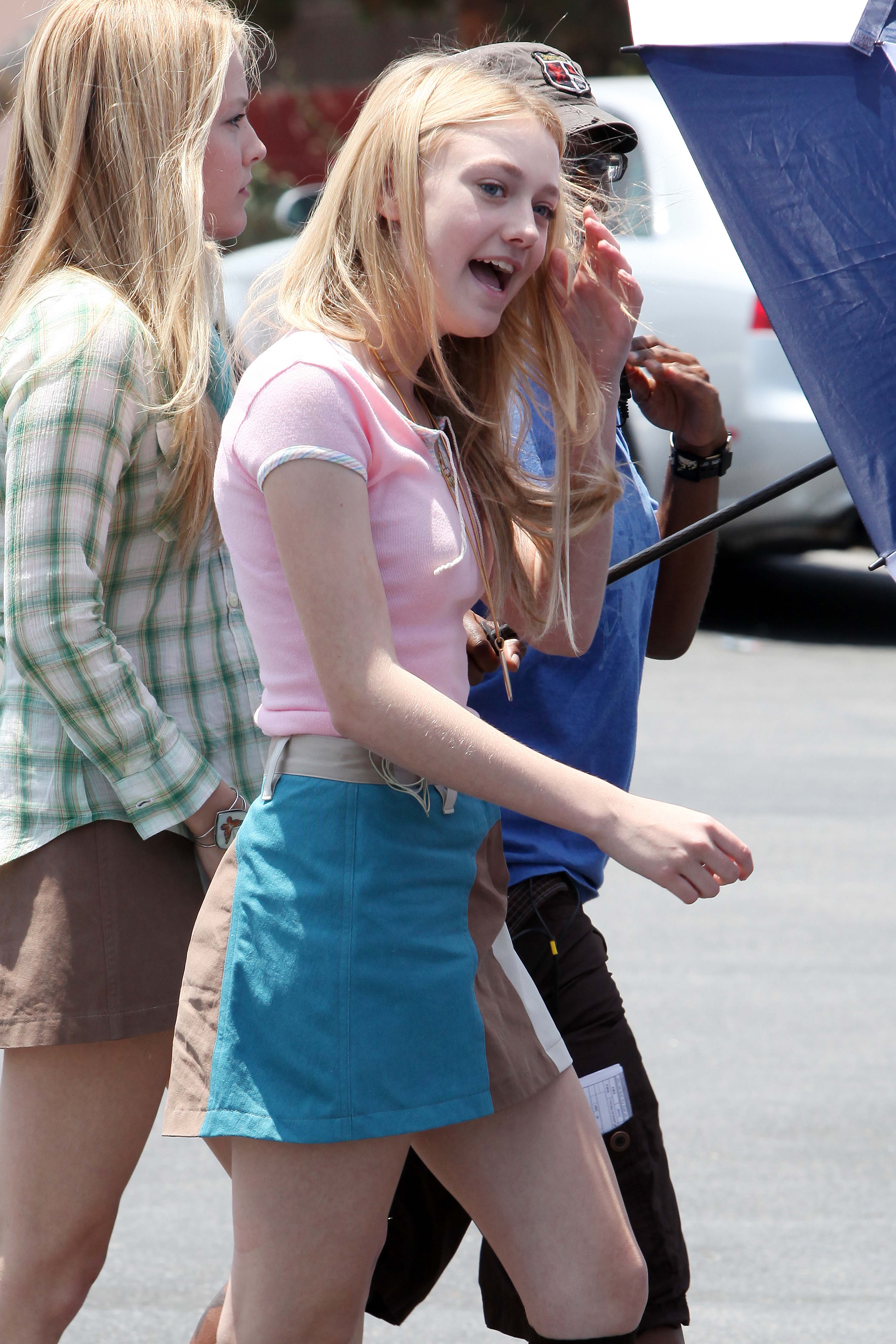 lovely-dakota-runaways-06-23-2009-22.jpg
