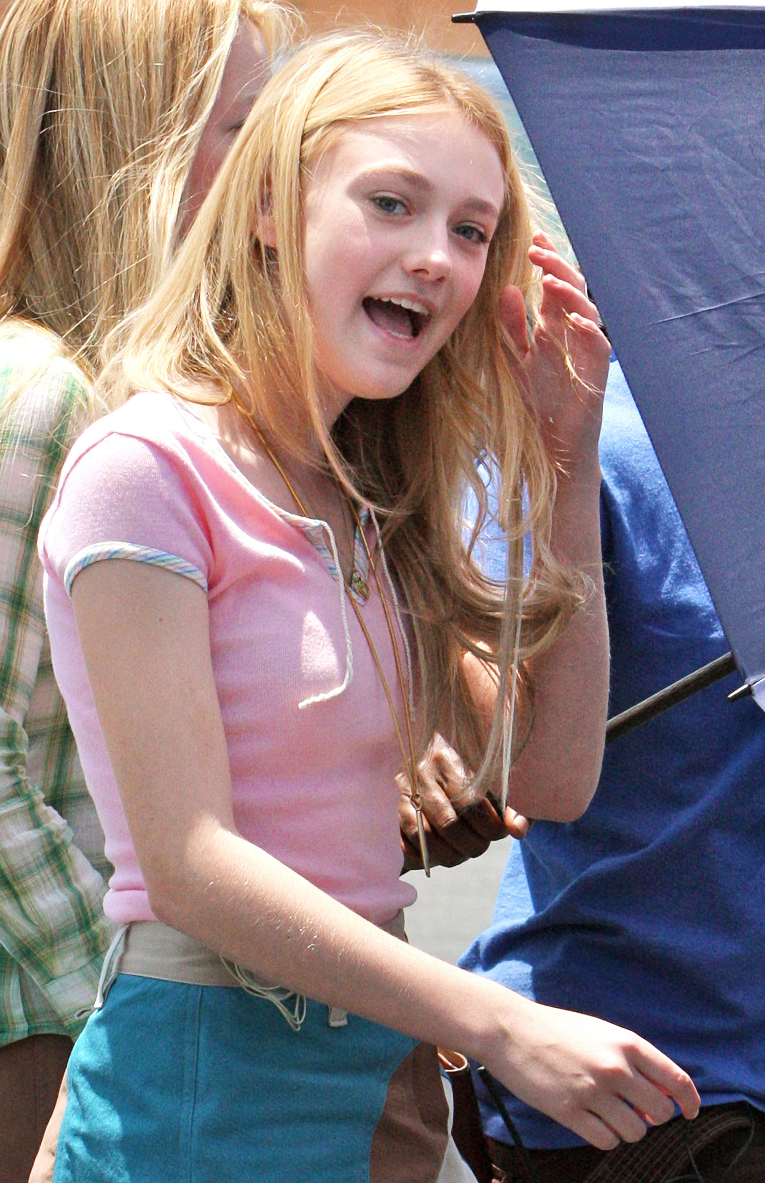 lovely-dakota-runaways-06-23-2009-24.jpg